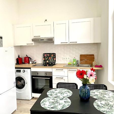 BONJOUR Apartments Сentre 3 Антверпен Экстерьер фото
